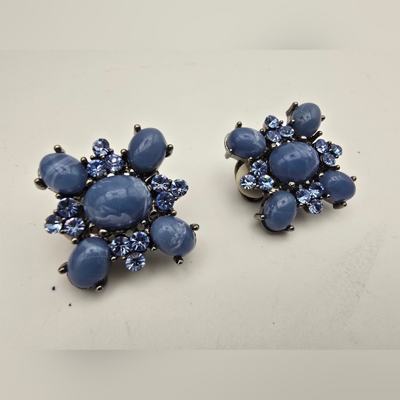 Vintage Blue Clip On Earrings - Picture 5 of 7